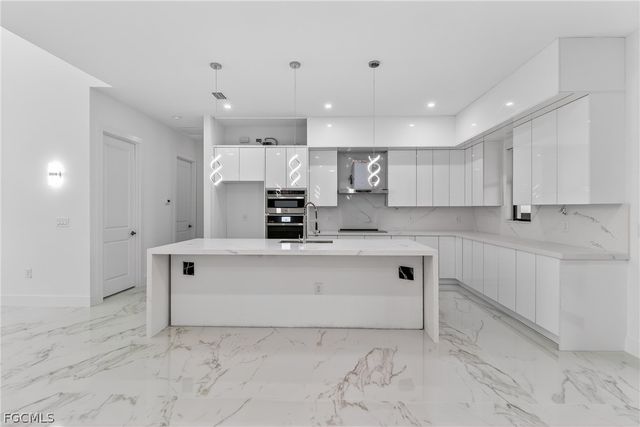 4107 16th ST SW, Lehigh Acres, FL 33976