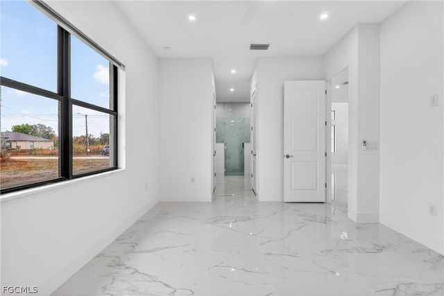 4107 16th ST SW, Lehigh Acres, FL 33976