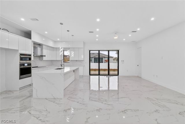 4107 16th ST SW, Lehigh Acres, FL 33976