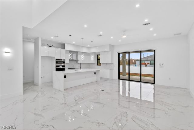 4107 16th ST SW, Lehigh Acres, FL 33976