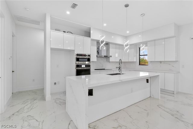 4107 16th ST SW, Lehigh Acres, FL 33976