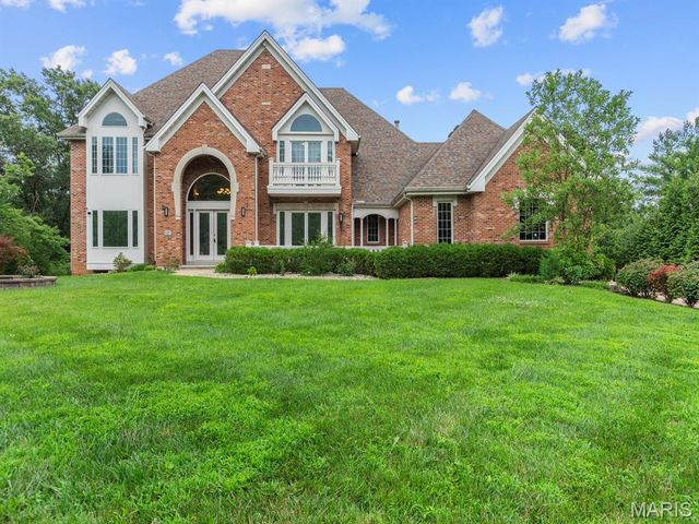 360 Laduemont Drive, St Louis, MO 63141