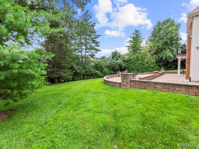 360 Laduemont Drive, St Louis, MO 63141