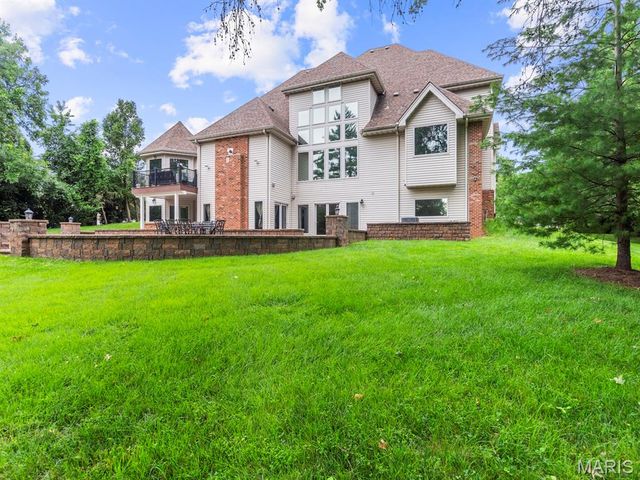 360 Laduemont Drive, St Louis, MO 63141