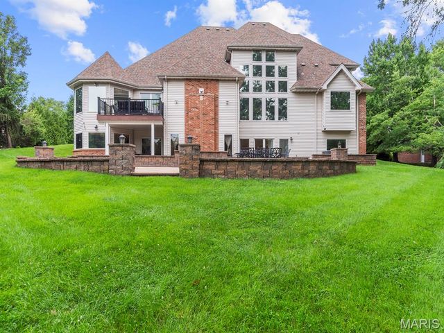 360 Laduemont Drive, St Louis, MO 63141
