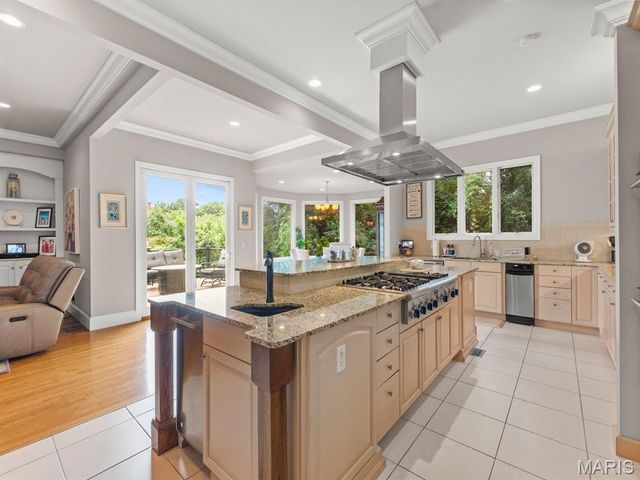360 Laduemont Drive, St Louis, MO 63141