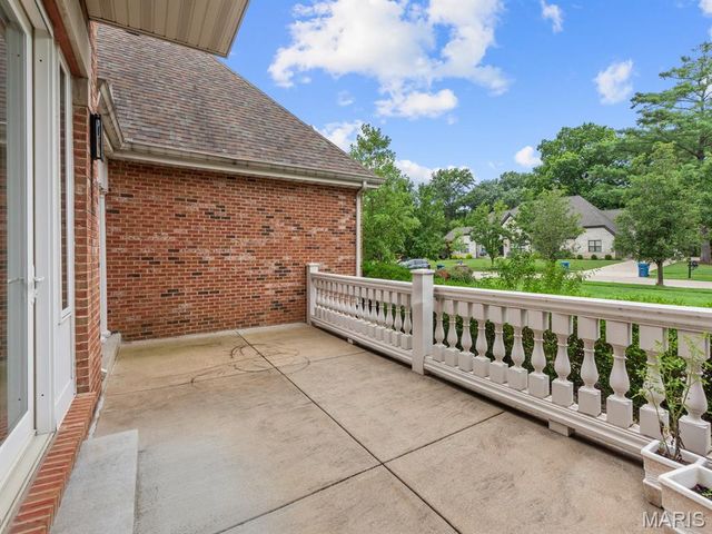 360 Laduemont Drive, St Louis, MO 63141
