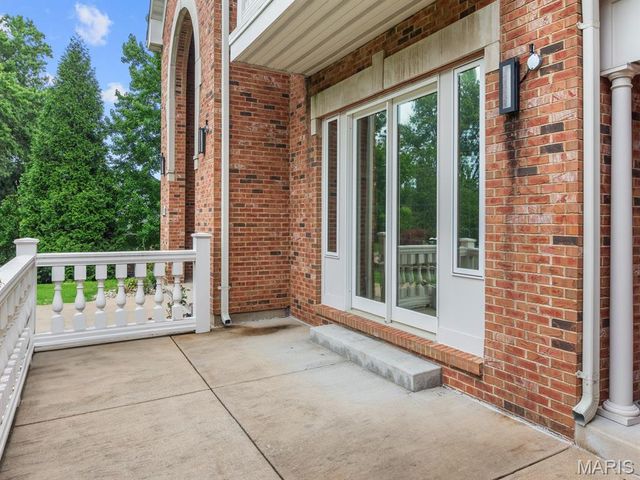 360 Laduemont Drive, St Louis, MO 63141
