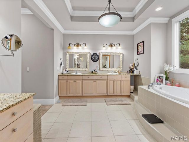 360 Laduemont Drive, St Louis, MO 63141