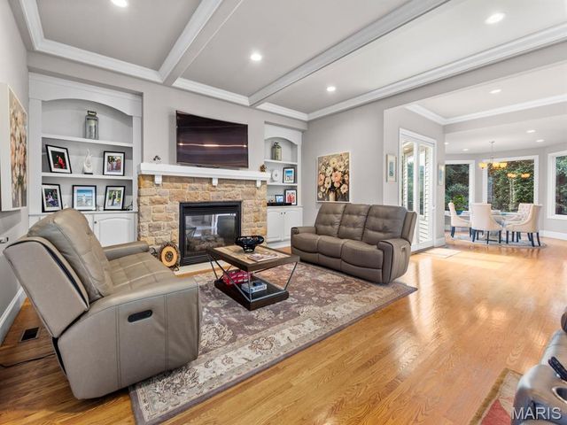 360 Laduemont Drive, St Louis, MO 63141
