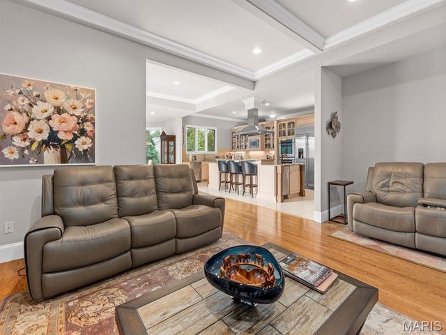 360 Laduemont Drive, St Louis, MO 63141
