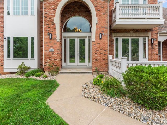 360 Laduemont Drive, St Louis, MO 63141