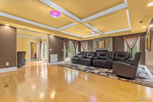 360 Laduemont Drive, St Louis, MO 63141