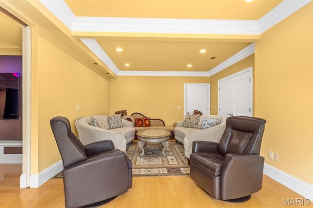 360 Laduemont Drive, St Louis, MO 63141