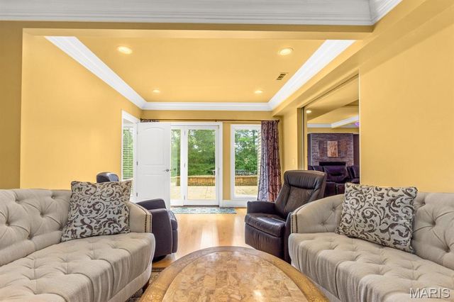 360 Laduemont Drive, St Louis, MO 63141