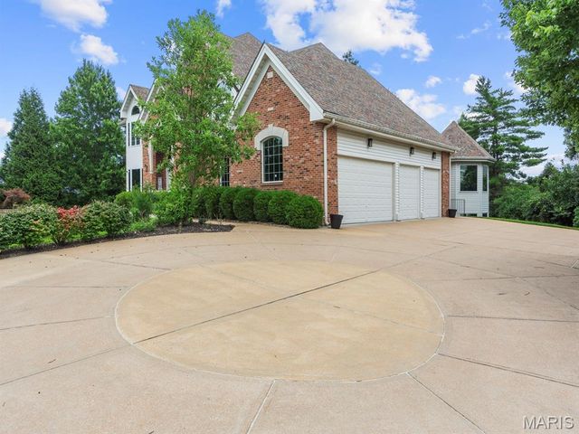 360 Laduemont Drive, St Louis, MO 63141