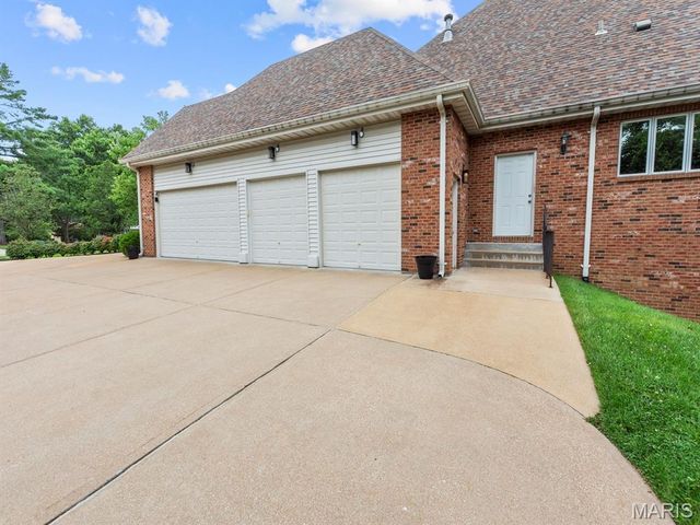 360 Laduemont Drive, St Louis, MO 63141