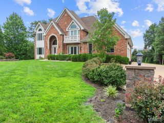 360 Laduemont Drive, St Louis, MO 63141