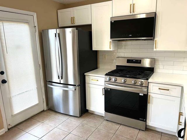 8034 S Bay Court, Riverdale, GA 30274