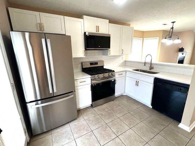 8034 S Bay Court, Riverdale, GA 30274