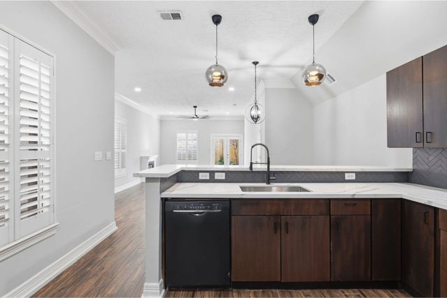 1834 Woodvine Drive, Houston, TX 77055