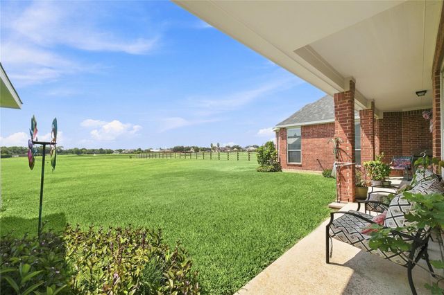 8950 Tumblewood Drive, Beach City, TX 77523