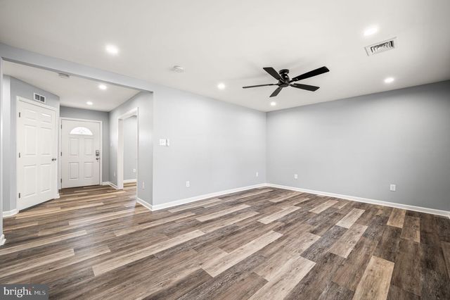 34 SHEPHERD LN, Levittown, PA 19055