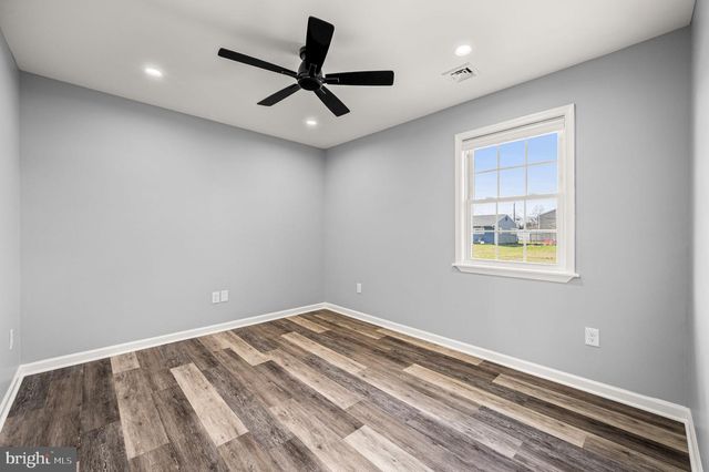 34 SHEPHERD LN, Levittown, PA 19055