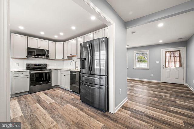 34 SHEPHERD LN, Levittown, PA 19055