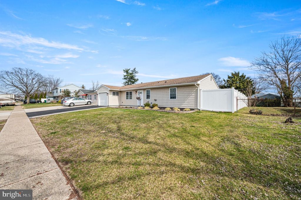 34 SHEPHERD LN, Levittown, PA 19055