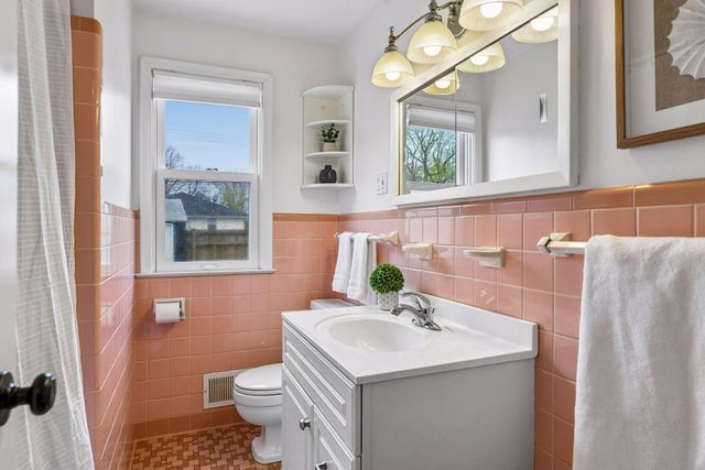 1605 Nokomis Court, Minneapolis, MN 55417