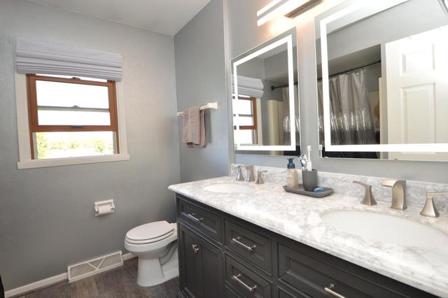 6162 S Delaware AVENUE, Cudahy, WI 53110