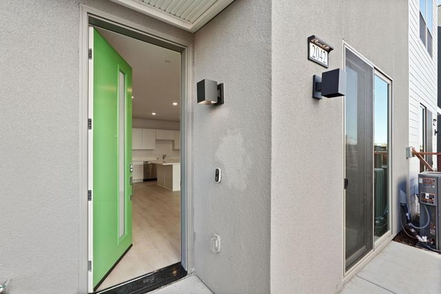 2042 Odin Walk, Sacramento, CA 95835