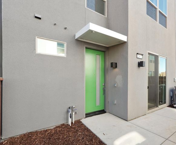 2042 Odin Walk, Sacramento, CA 95835