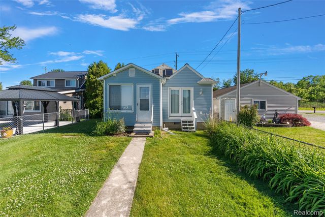 8449 Dixie Highway, Ira Township, MI 48023