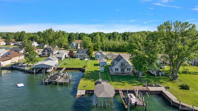 8449 Dixie Highway, Ira Township, MI 48023