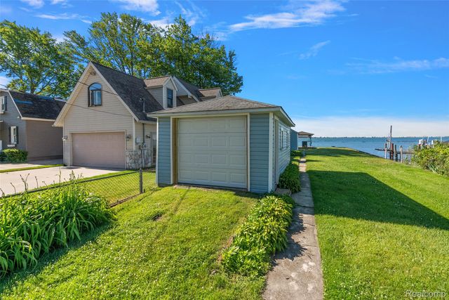 8449 Dixie Highway, Ira Township, MI 48023