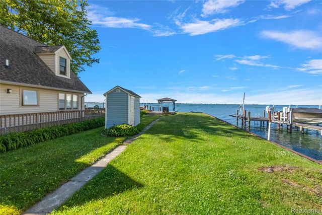 8449 Dixie Highway, Ira Township, MI 48023