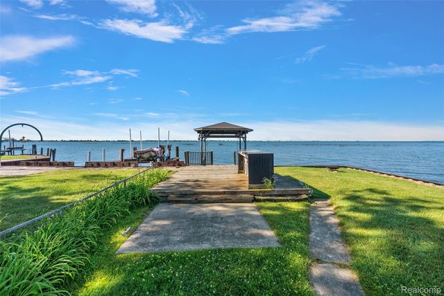8449 Dixie Highway, Ira Township, MI 48023