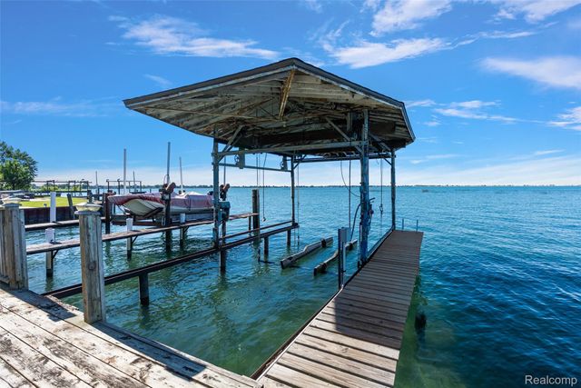 8449 Dixie Highway, Ira Township, MI 48023