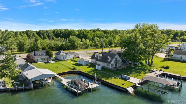 8449 Dixie Highway, Ira Township, MI 48023