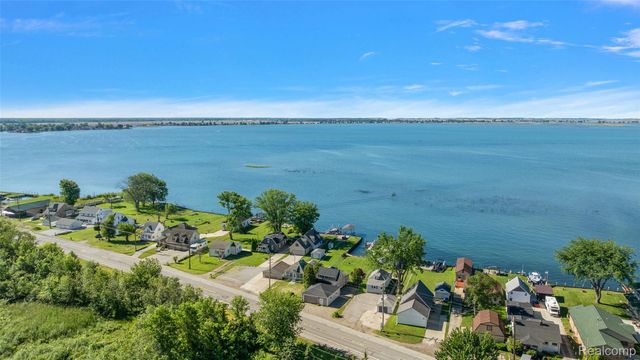 8449 Dixie Highway, Ira Township, MI 48023
