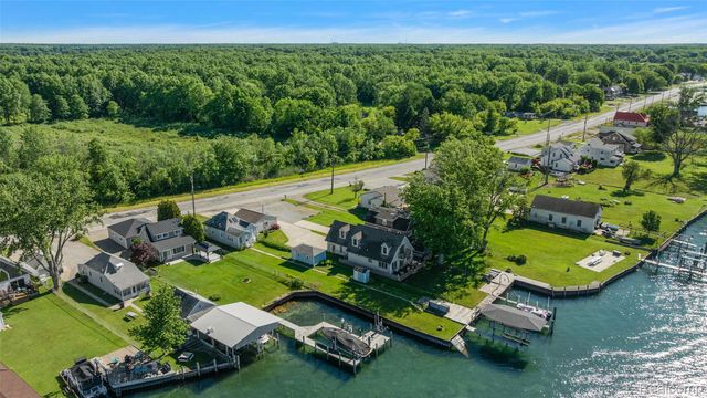 8449 Dixie Highway, Ira Township, MI 48023