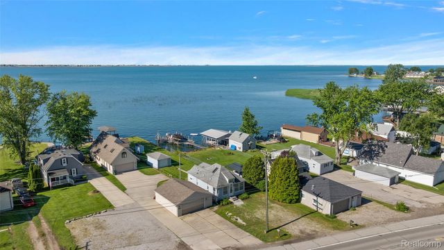 8449 Dixie Highway, Ira Township, MI 48023