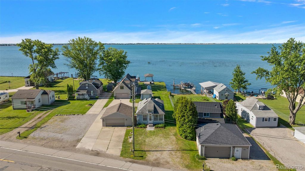 8449 Dixie Highway, Ira Township, MI 48023