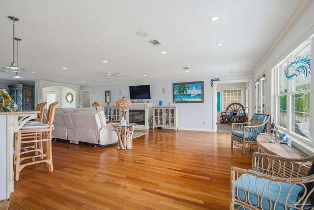 3336 Mills Bayou Dr, Milton, FL 32583