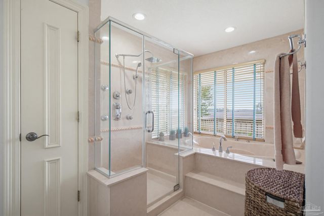 3336 Mills Bayou Dr, Milton, FL 32583