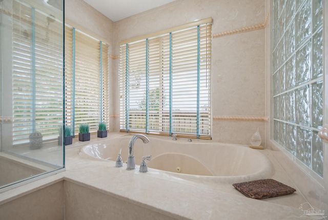 3336 Mills Bayou Dr, Milton, FL 32583
