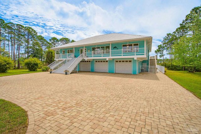 3336 Mills Bayou Dr, Milton, FL 32583