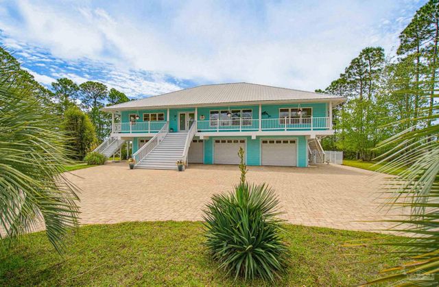 3336 Mills Bayou Dr, Milton, FL 32583